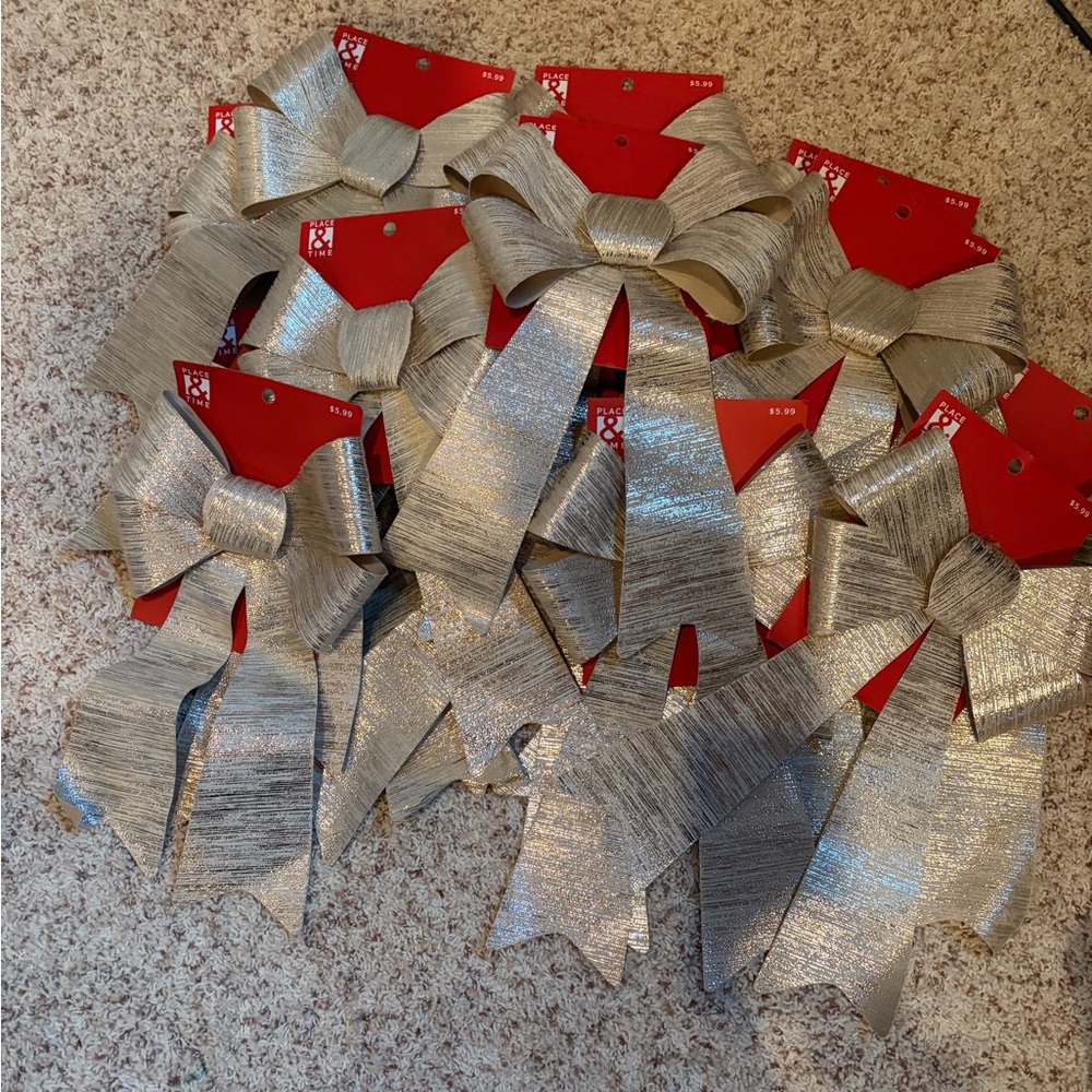 16 Place & Time Gold Bows